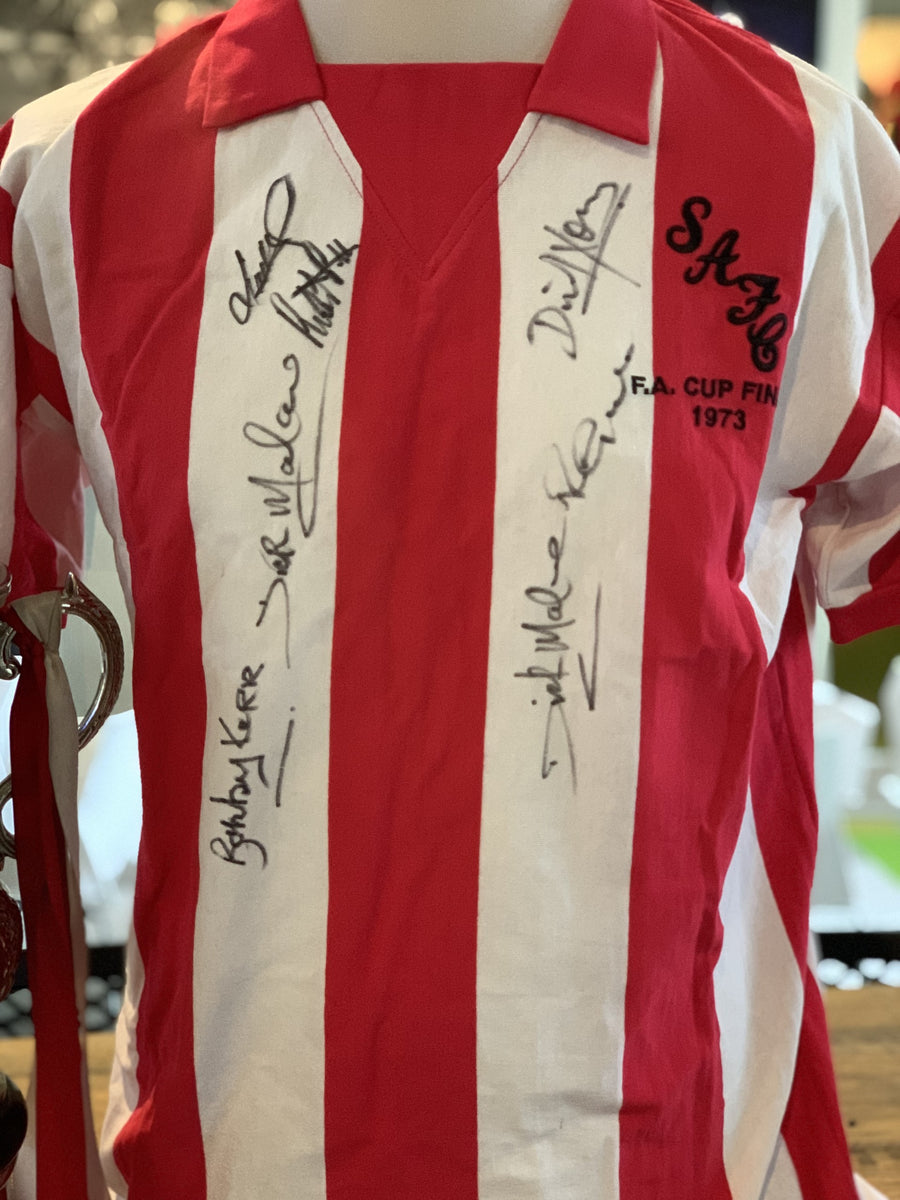 Sunderland 1973 Score Draw shirt signed by 7 players *L