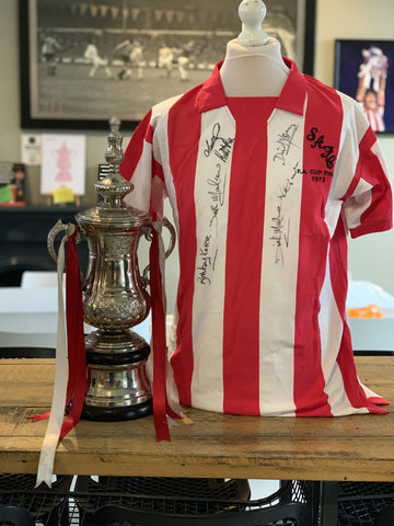 Sunderland 1973 Score Draw shirt signed by 7 players *L*