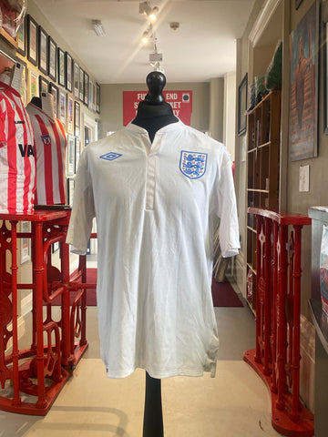 2010-11 England Home Shirt Size 44/XL