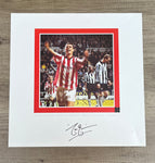 Niall Quinn celebrates against Newcastle signed print