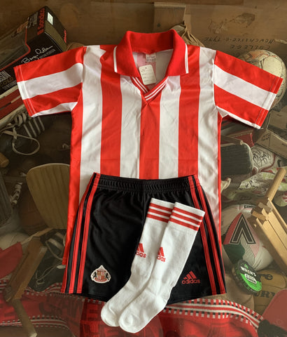 Red and White shirt + Sunderland shorts and socks *youth*